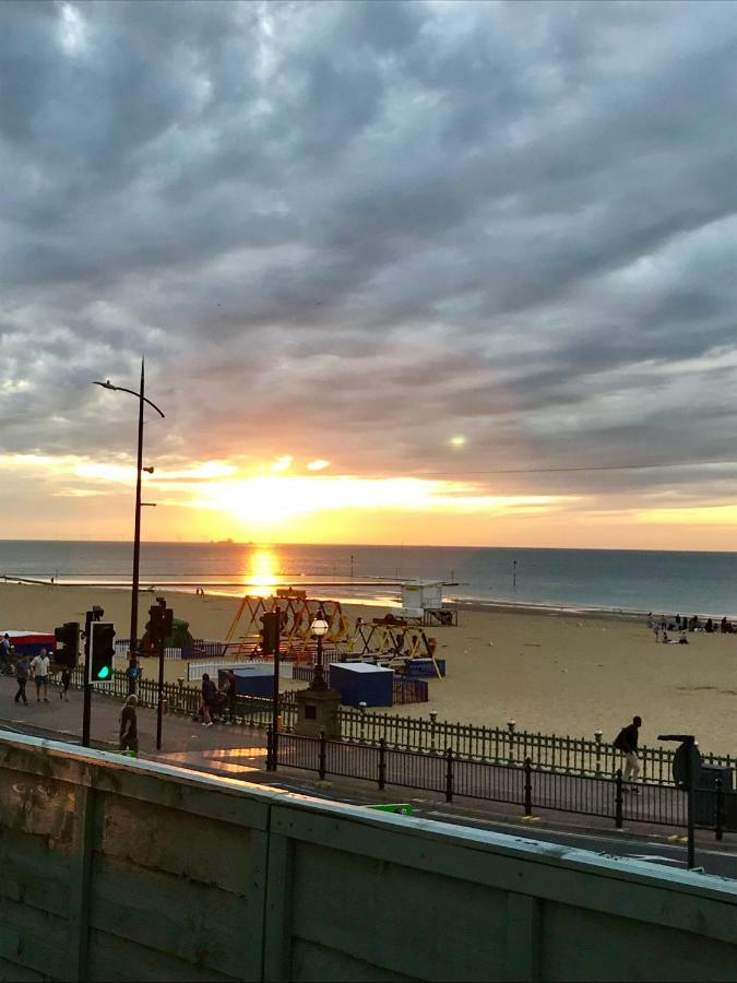 The Dreamland Apartment - Margate Beach - By Goldex Coastal Breaks Экстерьер фото